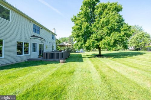 156 Whitney Ln, Southampton PA  18954-1080 exterior