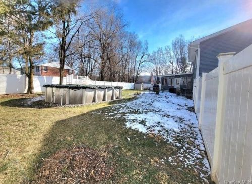 10 Lincoln Dr, Washingtonville NY  10992-1229 exterior