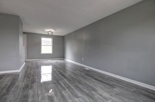 31 Carriage Hill Dr, Covington, KY 41018-2814