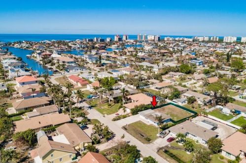 529 100th Ave, Naples FL  34108-2235 exterior