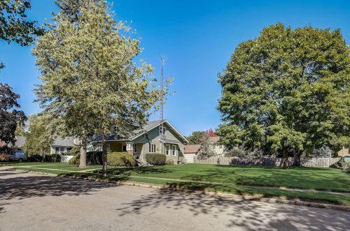 727 Walker St, Lake Geneva, WI 53147-1245