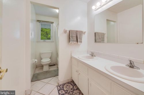 608 Parry Rd, Riverton NJ  08077 exterior