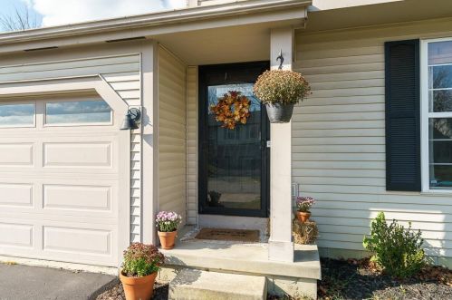 2105 Earlsway Dr, Darbydale, OH 43123-1257