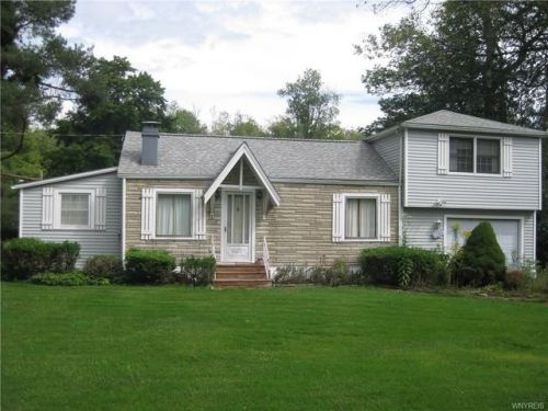 9701 Kenmore St, Angola, NY 14006-9469
