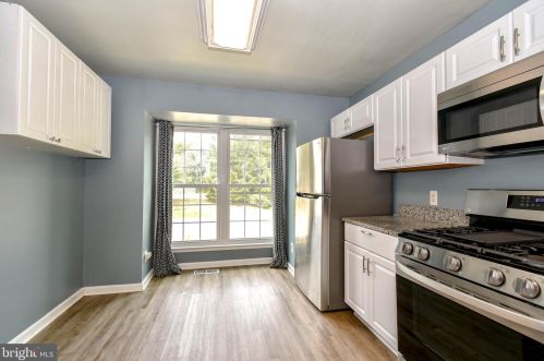 350 Hedgestone Ter, Leesburg VA 20176-4871 exterior