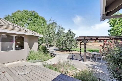 10000 Walter Welsher Ct, Gilroy CA  95020-9704 exterior