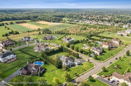 6 Courtney Ct, East Freehold NJ 07728-9563 exterior