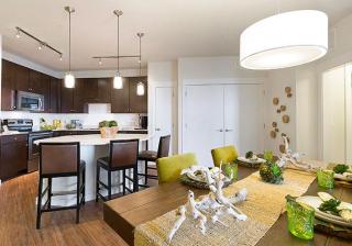 2025 7th St, Austin TX  78702-3421 exterior