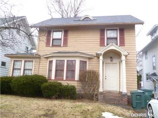 318 Roslyn St, Rochester, NY 14619-1814