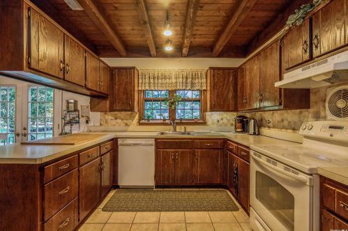 10 Woodfield Ave, Northport NY  11768-2439 exterior