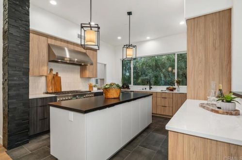 1500 Gamble Ln, Escondido CA  92029-4321 exterior