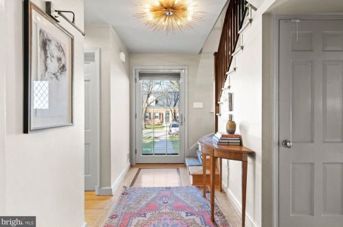 4720 Sedgwick St, Washington, DC 20016-2322