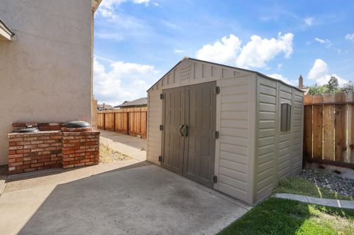 696 Tahoe St, Manteca CA  95337-6853 exterior