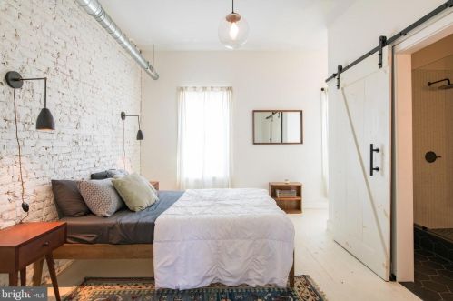 2026 Howard St, Philadelphia PA 19148-3334 exterior