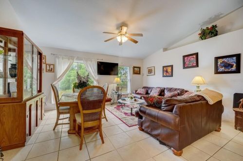 327 Salmon Ct, Kissimmee, FL 34759-4725