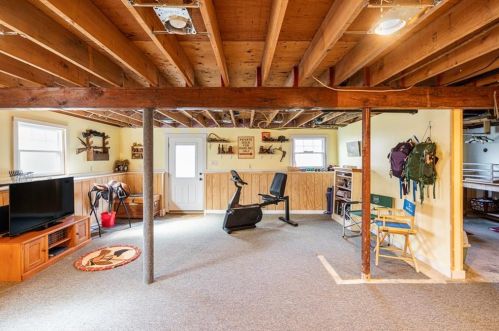 96 Daniel Dr, North Kingstown RI  02852-6702 exterior