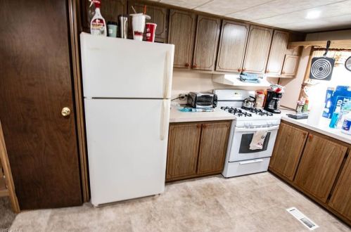 4743 Sandpiper Dr, Saint James City FL  33956-2810 exterior