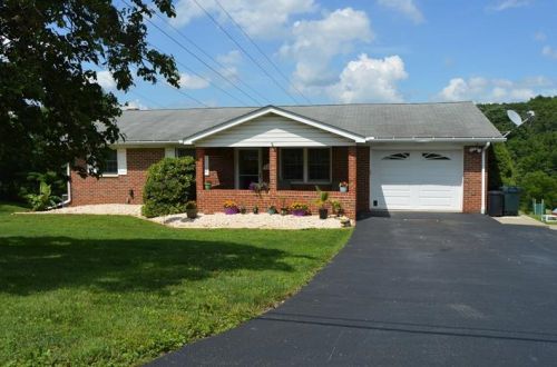 425 Spiering Ln, New Kensington, PA 15068-2338