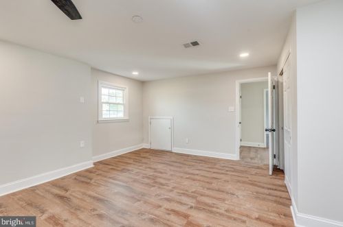 2423 Branch Pike, Riverton NJ  08077-4262 exterior