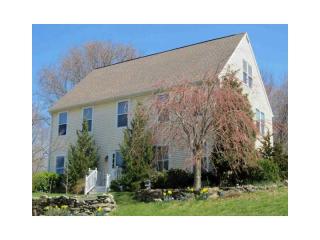 22 Raymond Dr, South Kingstown, RI 02882-2813