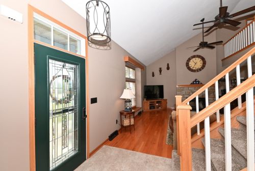 28842 Stone Ridge Ct, Waterford WI  53185-5609 exterior