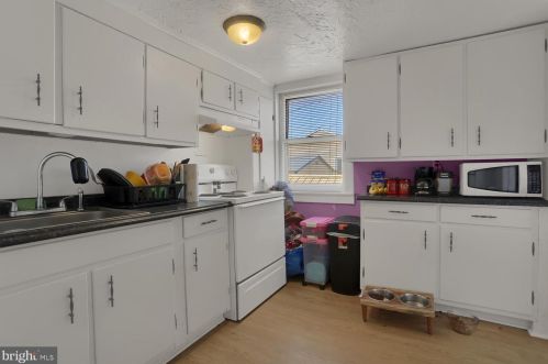 21 Pine St, Hanover, PA 17331-2352