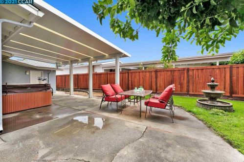 2630 Emma Dr, Pinole CA  94564-1321 exterior