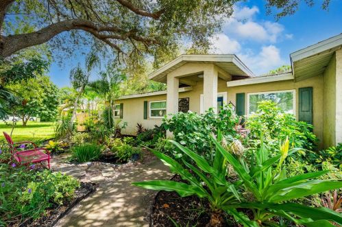 136 2nd St, Nokomis, FL 34275-4250