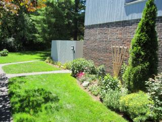 5 Honeysuckle Ln, Ridgefield CT  06877-3319 exterior