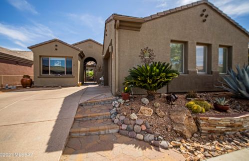 1961 Acacia Bluffs Dr, Green Valley, AZ 85622-8085
