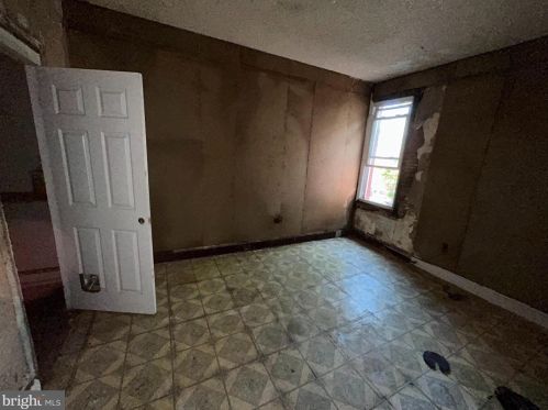 215 Perry St, Trenton NJ  08618-3925 exterior