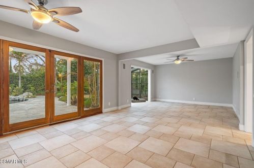 2005 Hull Ct, Simi Valley CA 93063-3701 exterior