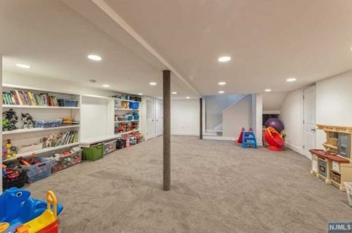 1097 Korfitsen Rd, N Milford NJ  07646-2410 exterior