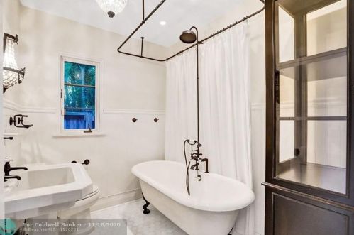 110 16th Ave, Hollywood FL  33020-5230 exterior