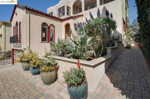 5424 Carlton St, Oakland, CA 94618-1730