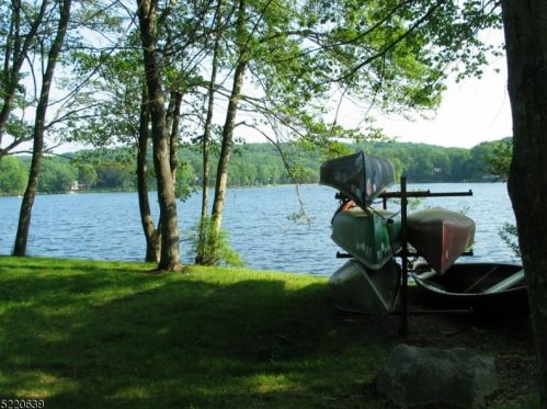 21 Lagoon Trl, Kinnelon NJ  07405-3310 exterior