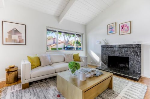 832 Azure St, Sunnyvale, CA 94087-1409