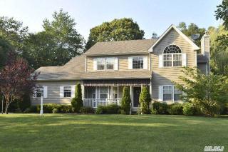 32 Bergers Ct, Yaphank, NY 11980-1515