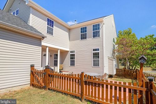 11 Broad Way, Lovettsville VA  20180-8608 exterior