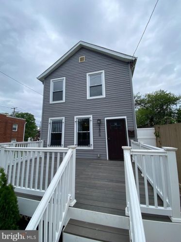 5806 Field Pl, Washington, DC 20019-6926