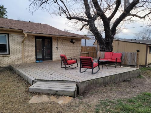 6070 Douglas St, Fort Worth TX 76114-3110 exterior