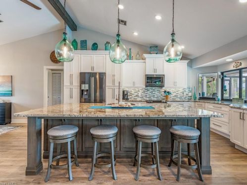 18013 Royal Tree Pkwy, Naples FL  34114-8941 exterior