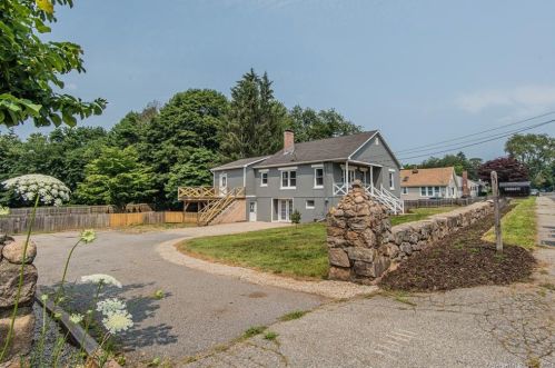 31 Vivian St, Waterford, CT 06385-2319