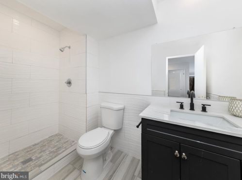 1667 Bachan Ct, Herndon VA  20190-4406 exterior