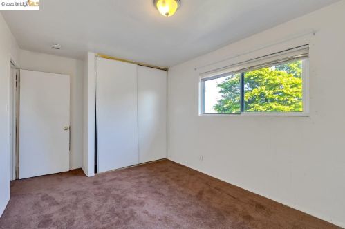 1636 99 Ave, Oakland CA  94605-4814 exterior