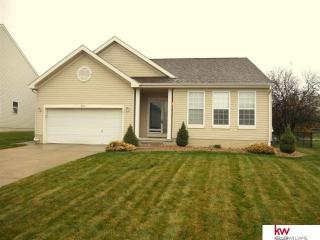 2111 Lakewood Dr, Omaha, NE 68046-8015