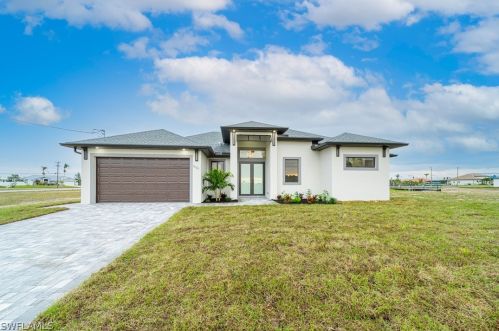 1523 38th Pl, Cape Coral, FL 33993-9513