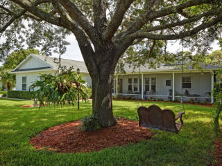 718 Fischer Cir, Sebastian, FL 32958-4621