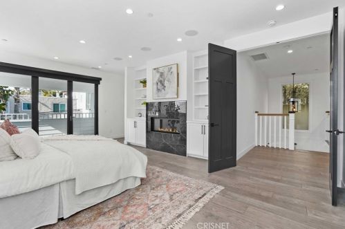 3213 Pine Ave, Manhattan Beach CA  90266-3615 exterior
