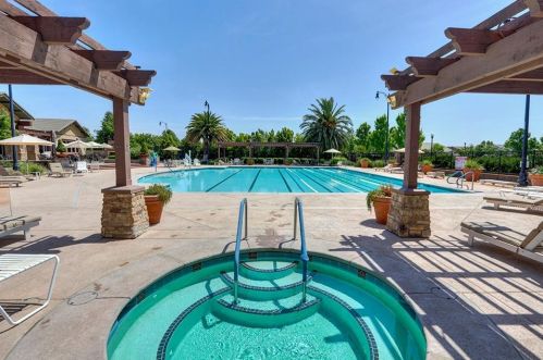 7500 Abbey Cir, Elk Grove CA  95757-5103 exterior